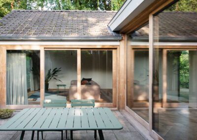 Uitbouwen en moderniseren twee-onder-een-kapwoning in Driebergen